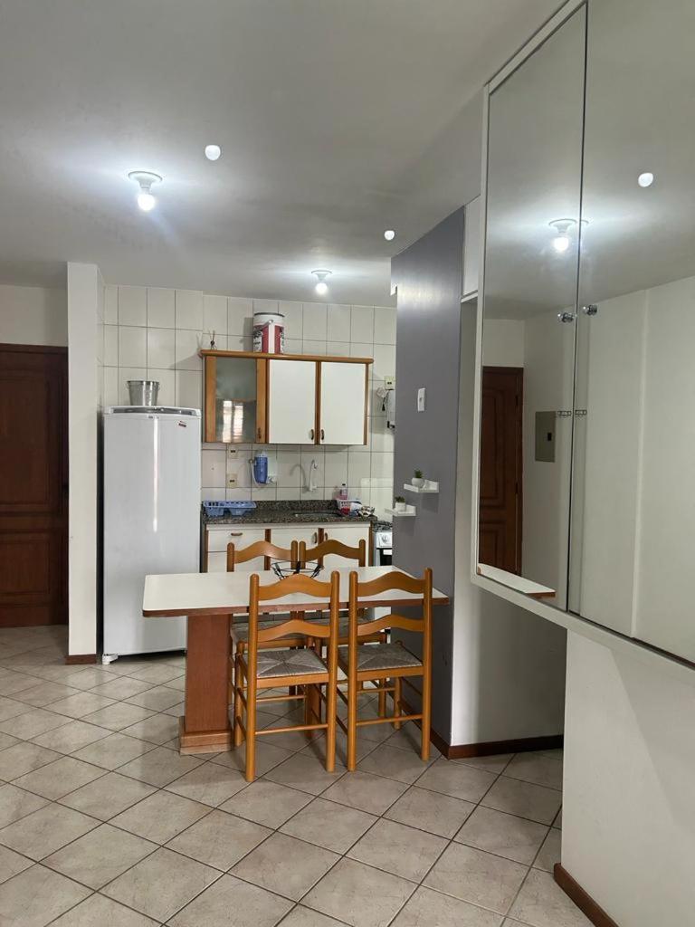 Apto Com Churrasqueira - 60 Metros Do Mar!!! Canasvieiras Florianopolis Ngoại thất bức ảnh