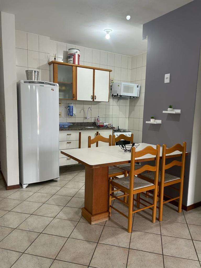 Apto Com Churrasqueira - 60 Metros Do Mar!!! Canasvieiras Florianopolis Ngoại thất bức ảnh